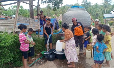 Polres-Sikka-salurkan-bantuan-air-bersih-untuk-masyarakat-Desa-Paga-dan-Desa-Nuaria