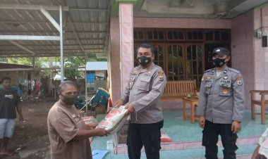 Kapolres-Sikka--Beri-Bansos-Ke-Masyarakat--Yang-Terdampak-Covid-19
