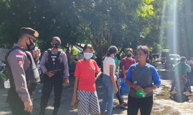 Patroli-di-Pasar,-Samapta-Polres-Sikka-tekankan-penerapan-Protokol-Kesehatan