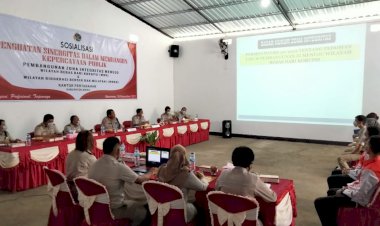 Kapolres-Sikka-Memberikan-Materi-Dalam-Sosialisasi-di-Kantor-ATR/BPN-Kab.Sikka.