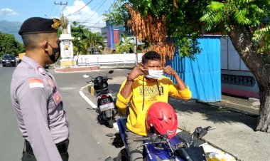 Patroli-Diologis,-Tim-Samaptha-Polres-Sikka-Beri-Himbauan-Prokes.