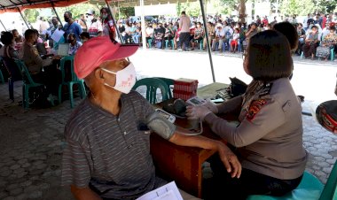 Gerai-Vaksin-Presisi-Polres-Sikka-Untuk-Para-Wajib-Pajak-Kendaraan