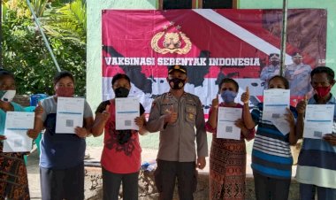 Bersama-Kapolri-Lewat-Zoom-Meeting,-Polres-Sikka-Laksanakan-Vaksinasi-Serentak-Indonesia-di-Desa-Bloro