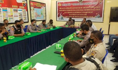 Wakapolres-Sikka-Pimpin-Latpra-Ops-Lilin-Ranakah-2021