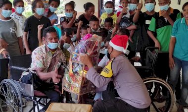 Berbagi-kasih-dan-keceriaan-Natal,-Polsek-Kewapate-kunjungi-Panti-Asuhan-Nativitas-Watublapi