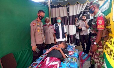 Wakapolres-Sikka-Hadiri-Sunatan-Masal-di-Kecamatan-Paga