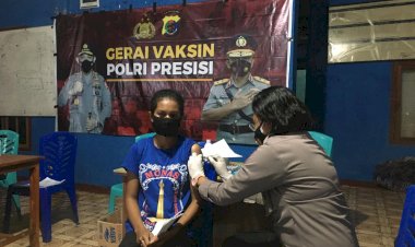 Tim-Vaksinasi-Polres-Sikka-Kembali-Menggelar-Vaksinasi-di-Desa