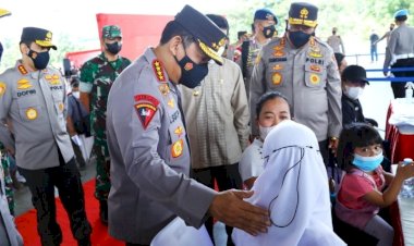 Tinjau-Vaksinasi-Serentak-se-Indonesia,-Kapolri-Ingatkan-Syarat-Wajib-Laksanakan-PTM-100-Persen 