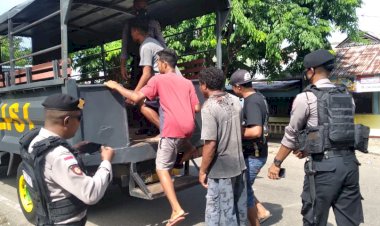 Patroli-Satuan-Samapta-Polres-Sikka-Lakukan-Mobilisasi-Masyarakat-Menuju-Tempat-Vaksinasi-di-Mako-Pos-subsektor-Ndete