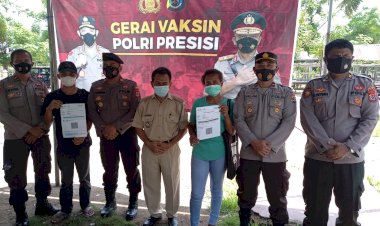 Percepat-Pencapaian-Vaksin-Team-Vaksinasi-Polres-Sikka-Beri-Pelayanan-Vaksin-Hingga-ke-Pos-Subsektor