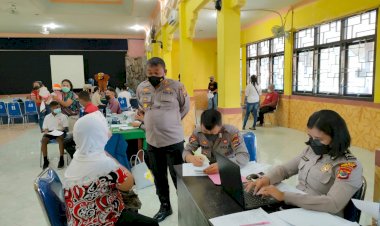 Tinjau-Vaksinasi-Serentak-Indonesia,-Kapolres-Sikka-Lakukan-Zoom-Meeting-Dengan-Kapolri