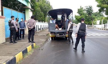 Satuan-Samapta-Polres-Sikka-Gencar-Melaksanakan-Mobilisasi-Demi-Akselerasi-Vaksinasi-di-Kabupaten-Sikka.
