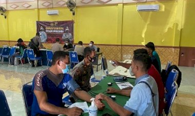 Polres-Sikka-Suntikkan-Vaksinasi-Dosis-tiga-Kepada-Anggota-dan-Bhayangkari