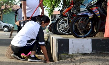 Cegah-DBD,-Polres-Sikka-dan-Polsek-jajaran-laksanakan-kurvey-bersihkan-Mako