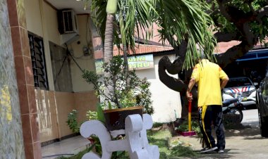 DENGAN-SEMANGAT-PERSONIL-POLRES-SIKKA-LAKSANAKAN-BERSIH-BERSIH-DI-SEPUTARAN-MAKO