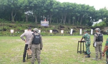 Memelihara-dan-Meningkatkan-Sinergitas,-TNI-Polri-di-Kab.-Sikka-Laksanakan-Latihan-Menembak-Bersama