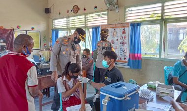 Gerai-Vaksin-Presisi-Polres-Sikka,-220-Siswa-SDI-Kota-Uneng-Terima-Dosis-I-Vaksin-Sinovac