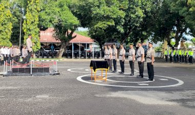 Kapolres-Sikka-Pimpin-Upacara-Serah-Terima-Jabatan-Wakapolres-Sikka,-Kasat-Lantas-Kapolsek-Kewapante-dan-Kapolsek-Nita