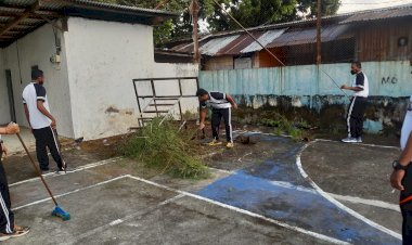 Jumat-Bersih-Polres-Sikka-Laksanakan-Kerja-Bakti-Bersihkan-Mako