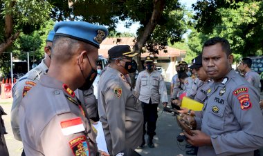 Laksanakan-Atensi-Kabid-Propam-Polda-NTT,-Propam-Polres-Sikka-Lakukan-Pemeriksaan-Sikap-Tampang-dan-Administrasi-Anggota