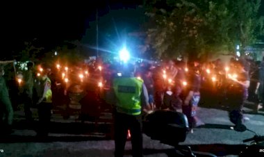 Personil-Polres-Sikka-Laksanakan-Pengamanan-Perayaan-Prosesi-Logu-Senhor-Di-Gereja-Katholik-St.-Ignatius-Loyola-Sikka