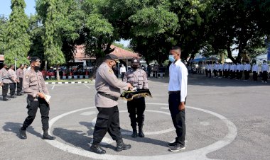 Wakapolres-Sikka-pimpin-Upacara-Pembukaan-Pelatihan-Satpam-Gada-Pratama-Gelombang-VI-Tahun-2022-di-Polres-Sikka