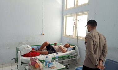 Wujud-Kepedulian-Pimpinan,-Kapolres-Sikka-Jenguk-Anggota-Yang-Sakit