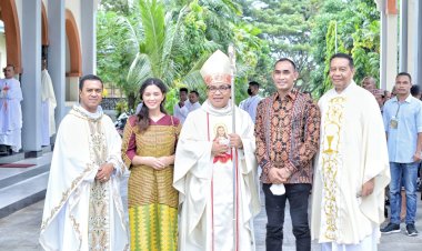 Kapolres-Sikka-Hadiri-Misa-Pentahbisan-Pelantikan-Diakon