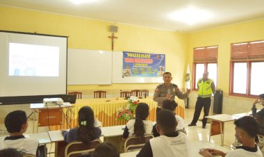 Satlantas-Polres-Sikka-Kembali-Gelar-Police-Goes-To-School
