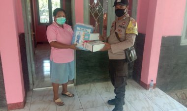 Hari-Bhayangkara-ke-76,-Bhabinkamitbmas-Berikan-Bantuan-APD-Kepada-Petugas-Poskesdes-Takaplager