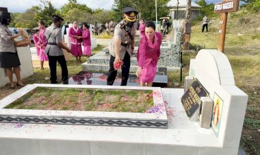 Hari-Bhayangkara-Ke-76-Polres-Sikka-Ziarah-di-TMP-dan-Tabur-Bunga