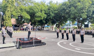 Kapolres-Sikka-Pimpin-Upacara-Korps-Raport-Kenaikan-Pangkat-Periode-1-Juli-2022