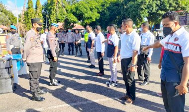 Propam-Polres-Sikka-Periksa-dan-amankan-Senpi-Dinas-Personil