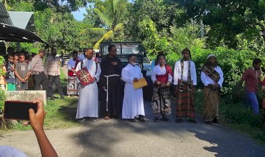 Polsek-Nelle-Laksanakan-Pengamanan-Penjemputan-dan-Perayaan-Misa-Syukuran-Kaul-Kekal.