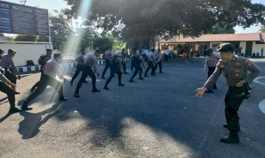 Kasat-Samapta-Pimpin-Anggotanya-Laksanakan-Latihan-Beladiri-Polri.