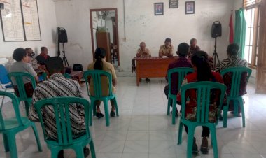 Bhabinkamtibmas-Desa-Sikka-Menyelesaikan-Masalah-Pencemaran-Nama-Baik