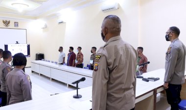 Penandatanganan-Pakta-Integritas-dan-Sumpah-Casis-Tamtama-Polri-T.A.-2023-Digelar-Virtual-di-Ruang-PPKO-Polres-Sikka
