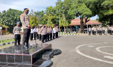 Kapolres-Sikka-Pimpin-Apel-Jam-Pimpinan-dan-Sampaikan-Beberapa-Penekanan