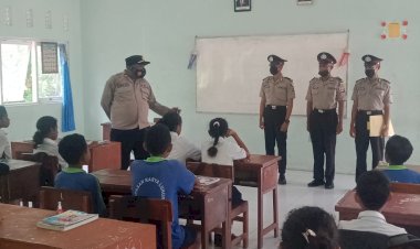 Siswa-Latja-Diktuba-Polri-Gel-II-2022-Polda-NTT-Laksanakan-Praktek-Binluh-Bersama-Satbinmas-Polres-Sikka