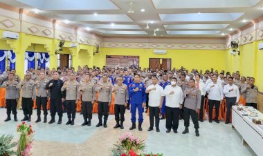 Kapolda-NTT-Berikan-Pencerahan-Kepada-Seluruh-Anggota-Polres-Sikka-dan-Polsek-Jajaran