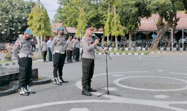 Ambil-Apel-Pagi-Waka-Polres-Sikka-Tekankan-Disiplin-Dan-Dilanjutkan-Dengan-Pemeriksaan-Sikap-Tampang