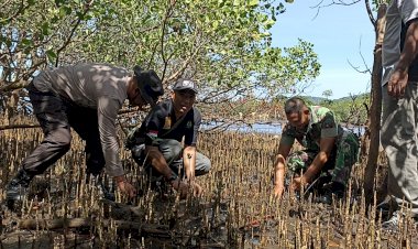 Dukung-Penghijauan-di-Pesisir-Pantai,-Kapolsek-Waigete-Ikuti-Penanaman-Mangorve-di-Desa-Watubaing-dan-Desa-Talibura