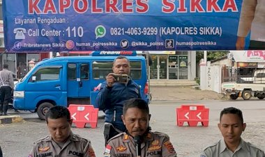 Polres-Sikka-Gelar-Jumat-Curhat-Bersama-para-Sopir-Angkot-dan-Masyarakat