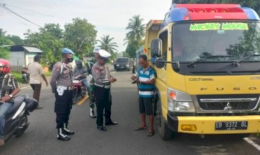 Hari-Ke-Delapan-Ops-Keselamatan-Turangga-2023,-Satlantas-Polres-Sikka-Tegur-Pelanggar-Lalu-Lintas