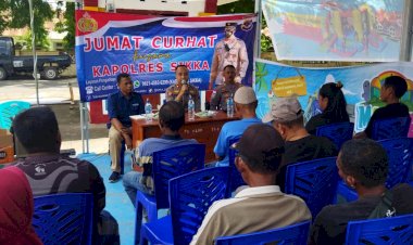 Pengguna-Pasar-Alok-Sampaikan-Keluh-Kesah-Kepada-Wakapolres-Dalam-Sesi-Jumat-Curhat