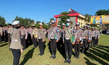 Unik,-Serentak-Anggota-Polda-NTT-Kenakan-Tas-Motif-Tradisional-Produk-UMKM