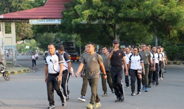 Perkuat-Sinergitas-dan-Soliditas,-TNI-Polri-Kab.-Sikka-Laksanakan-Olahraga-Bersama