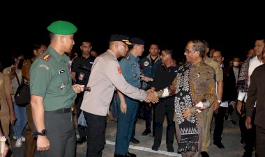 Kapolres-Sikka-Bersama-Forkopimda-Sambut-Kedatangan-Menkopolhukkam