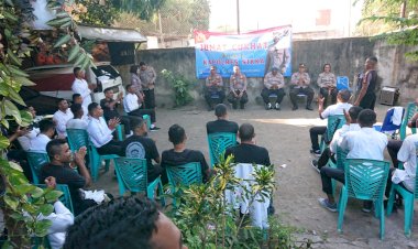 Jumat-Curhat,-Waka-Polres-Sikka-Kunjungi-Pemuda-Di-Kelurahan-Madawat