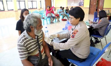 Vaksinasi-Sambut-Hari-Bhayangkara-ke-77,-Polres-Sikka-Sediakan-750-Dosis-Untuk-Masyarakat